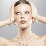 Fabulous glamour necklace with Jumbo natural Pearls & Gold beads