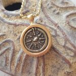 Gold framed Widow's mite pendant